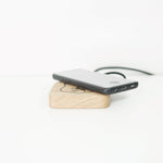 Lade das Bild in den Galerie-Viewer, Wireless Charger Blocks mit individueller Gravur (ab 5 Produkten) [Eiche] Holz
